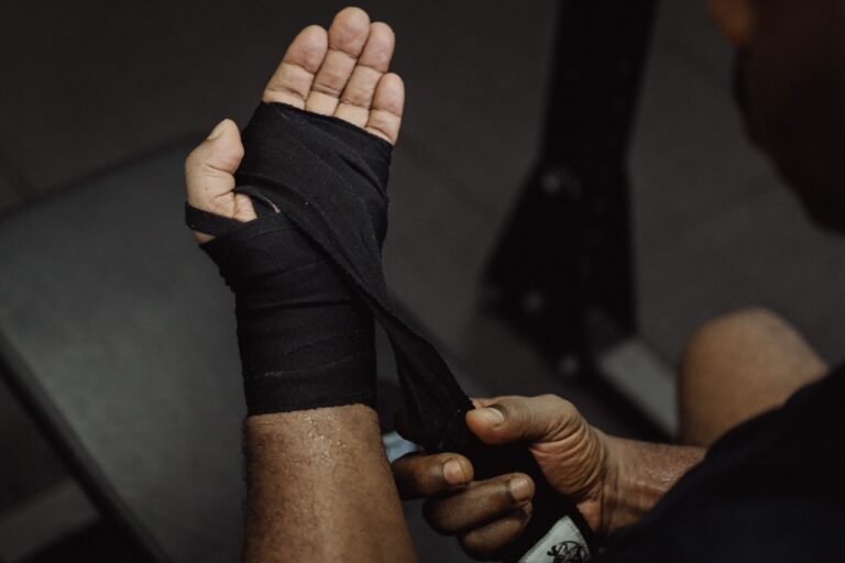 Aktiv trotz Schmerz: So unterstützt die richtige Bandage Ihren Weg zurück in den Sport Aktiv trotz Schmerz: So unterstützt die richtige Bandage Ihren Weg zurück in den Sport